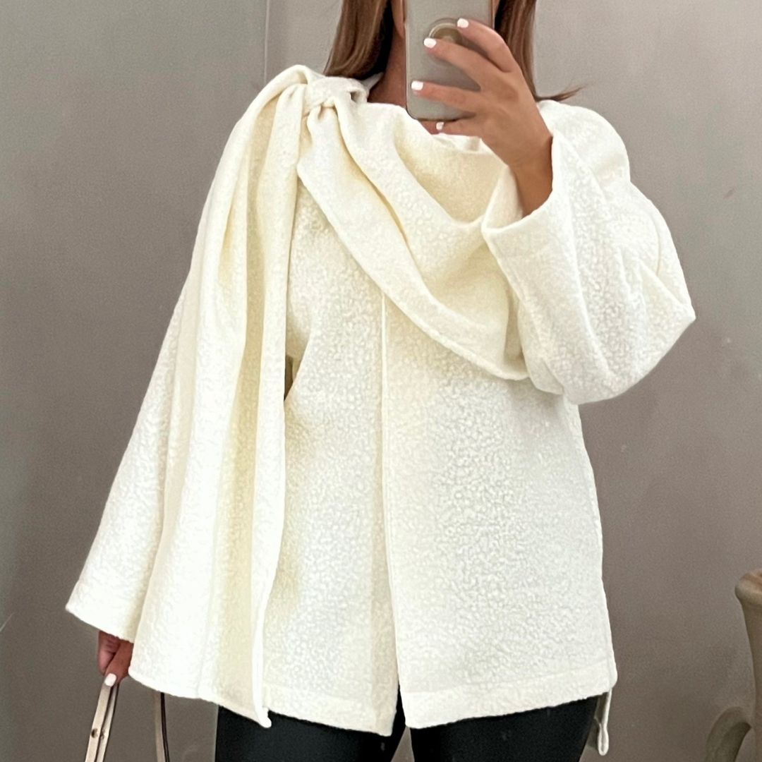 Bouclé-poncho med sjaldetalj – Vivienne