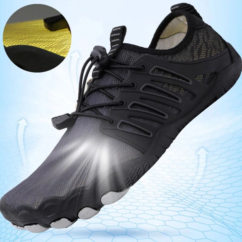 Schwarzer Barfußschuh, atmungsaktiv, rutschfest, ideal für Outdoor-Aktivitäten.