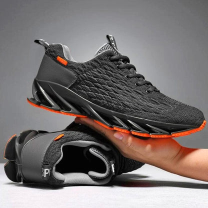 Schwarze Sportschuhe mit oranger Sohle, atmungsaktiv, rutschfest, ideal für Laufen und Fitness.