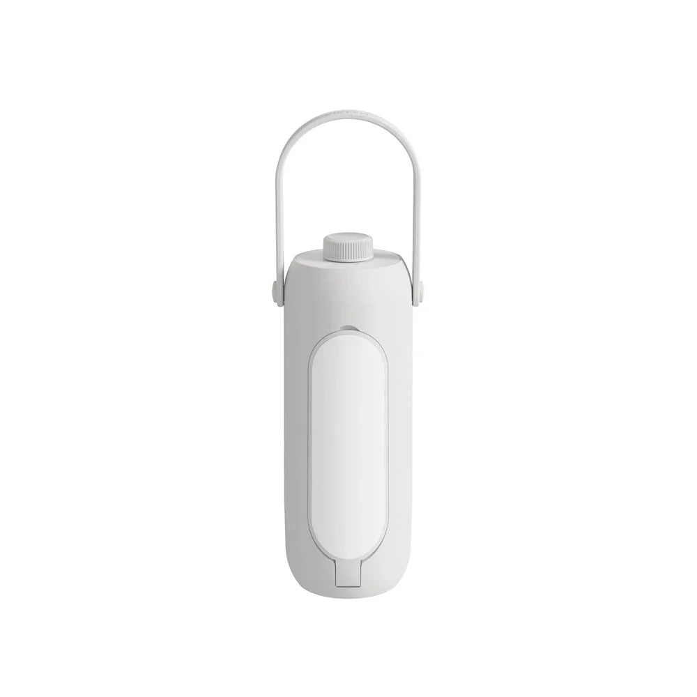 Weiße tragbare Thermoskanne mit Henkel, ideal für Outdoor-Aktivitäten und Reisen.