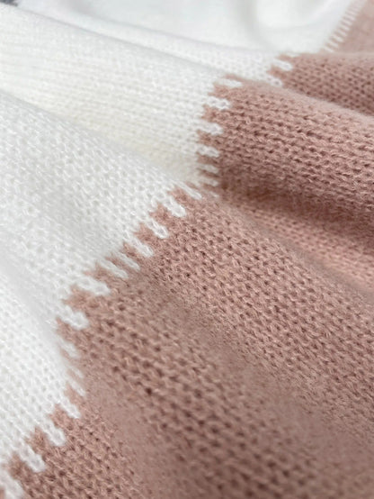 Strickdecke beige-weiß, weiches Material, gemütlich, Wohnaccessoire, modernes Design