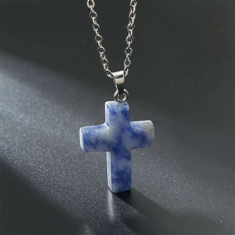 Blauer Kreuzanhänger aus Naturstein an silberner Kette, Schmuck für Damen und Herren.