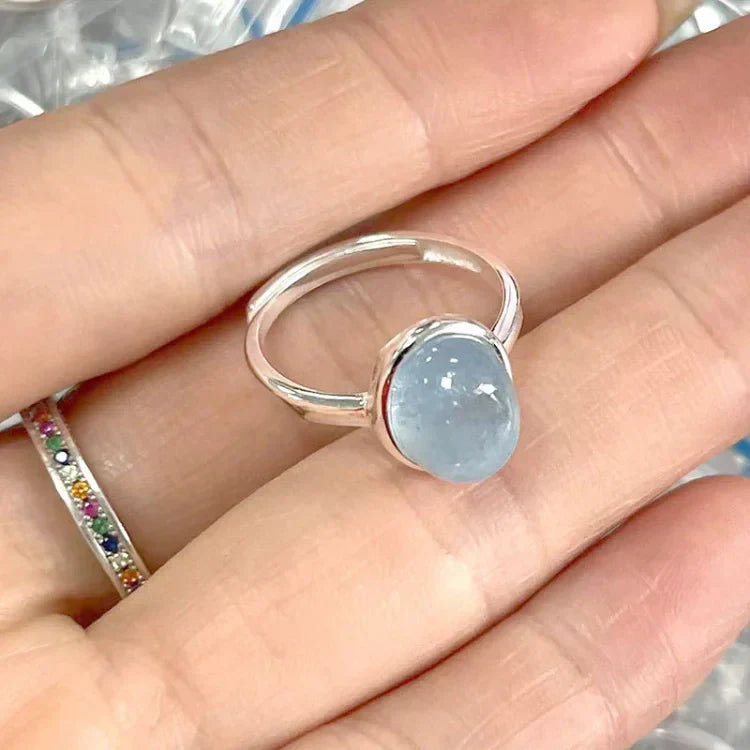 Silberring mit blauem Edelstein, handgefertigt, elegantes Schmuckdesign, Damenring.