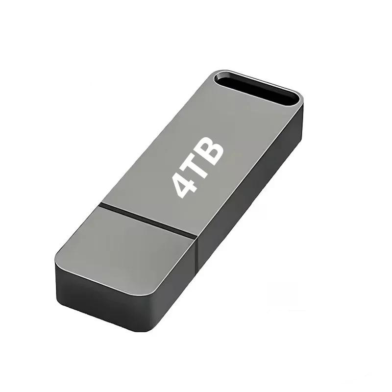 Grå minnessticka i metall med lock, sedd snett framifrån mot vit bakgrund 1