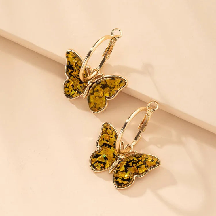 Goldene Schmetterling Ohrringe mit gelbem Mosaik-Design, modischer Schmuck für Damen.