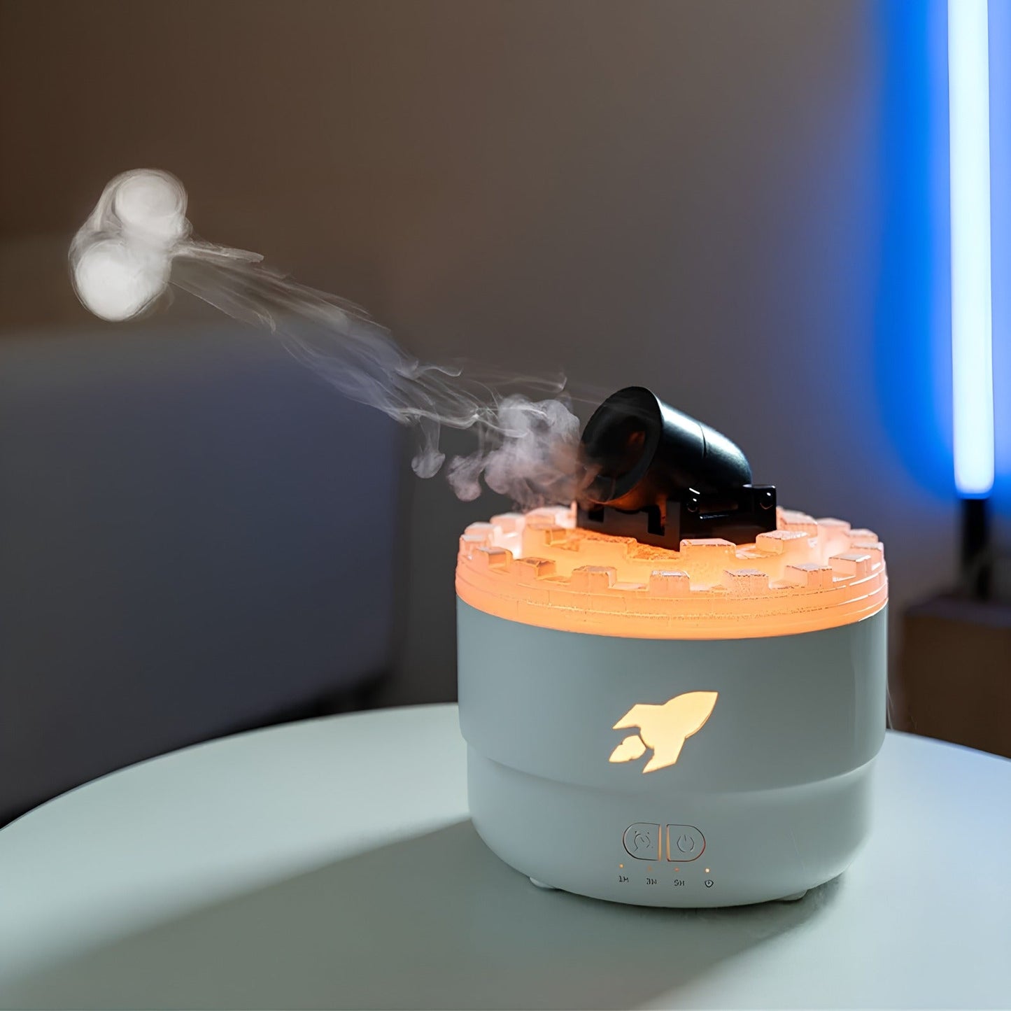 Weißer Luftbefeuchter mit Raketenmotiv, LED-Beleuchtung, Dampf, modernes Design.