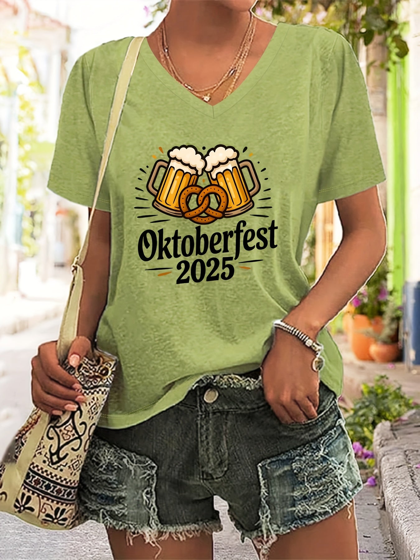 Damernas Plus Size V-ringad T-shirt med grafiktryck – Anneliese Oktoberfest 2026
