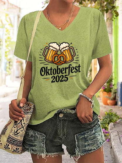 Damernas Plus Size V-ringad T-shirt med grafiktryck – Anneliese Oktoberfest 2026