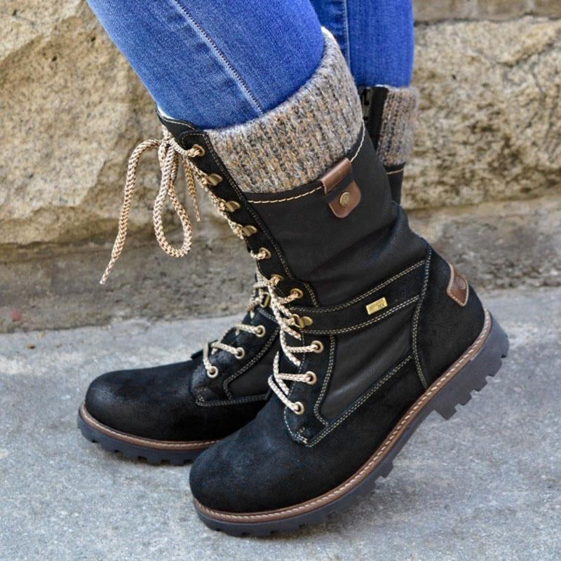 Schwarze Damen-Winterstiefel mit Schnürung, Strickbündchen und robuster Sohle, Outdoor-tauglich.
