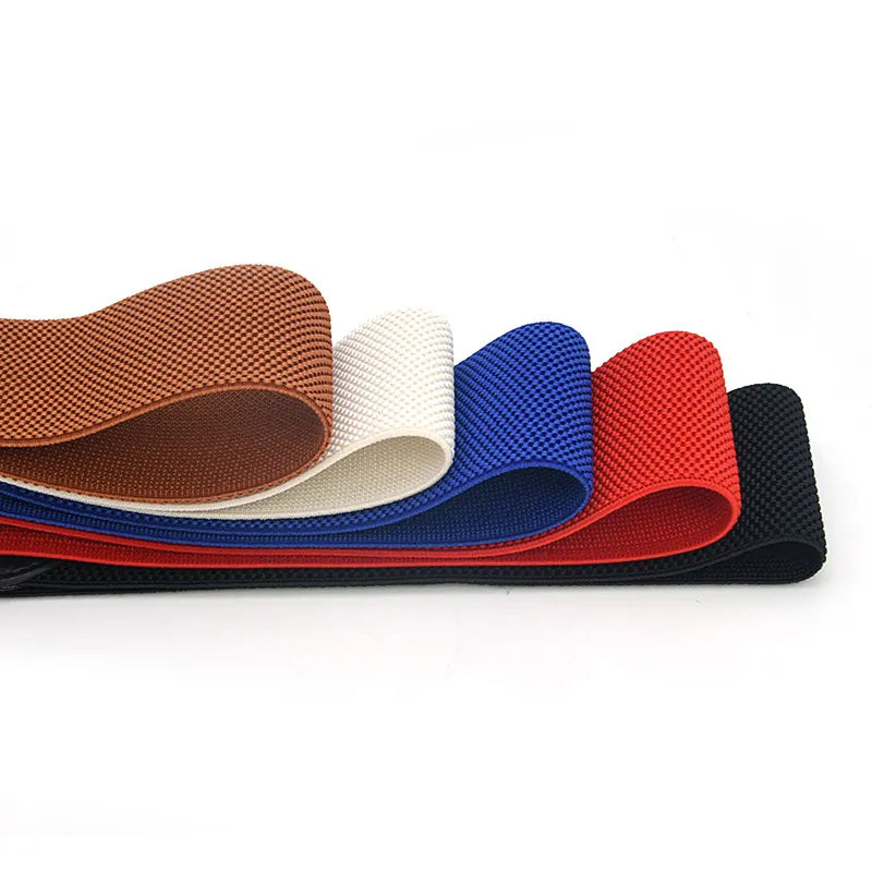 Farbige elastische Gummibänder, braun, weiß, blau, rot, schwarz, für Handwerk und Nähen.