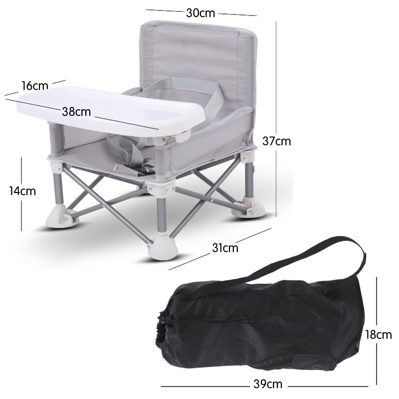 Grau tragbarer Baby-Hochstuhl mit Tablett, klappbar, inklusive schwarzer Tragetasche.