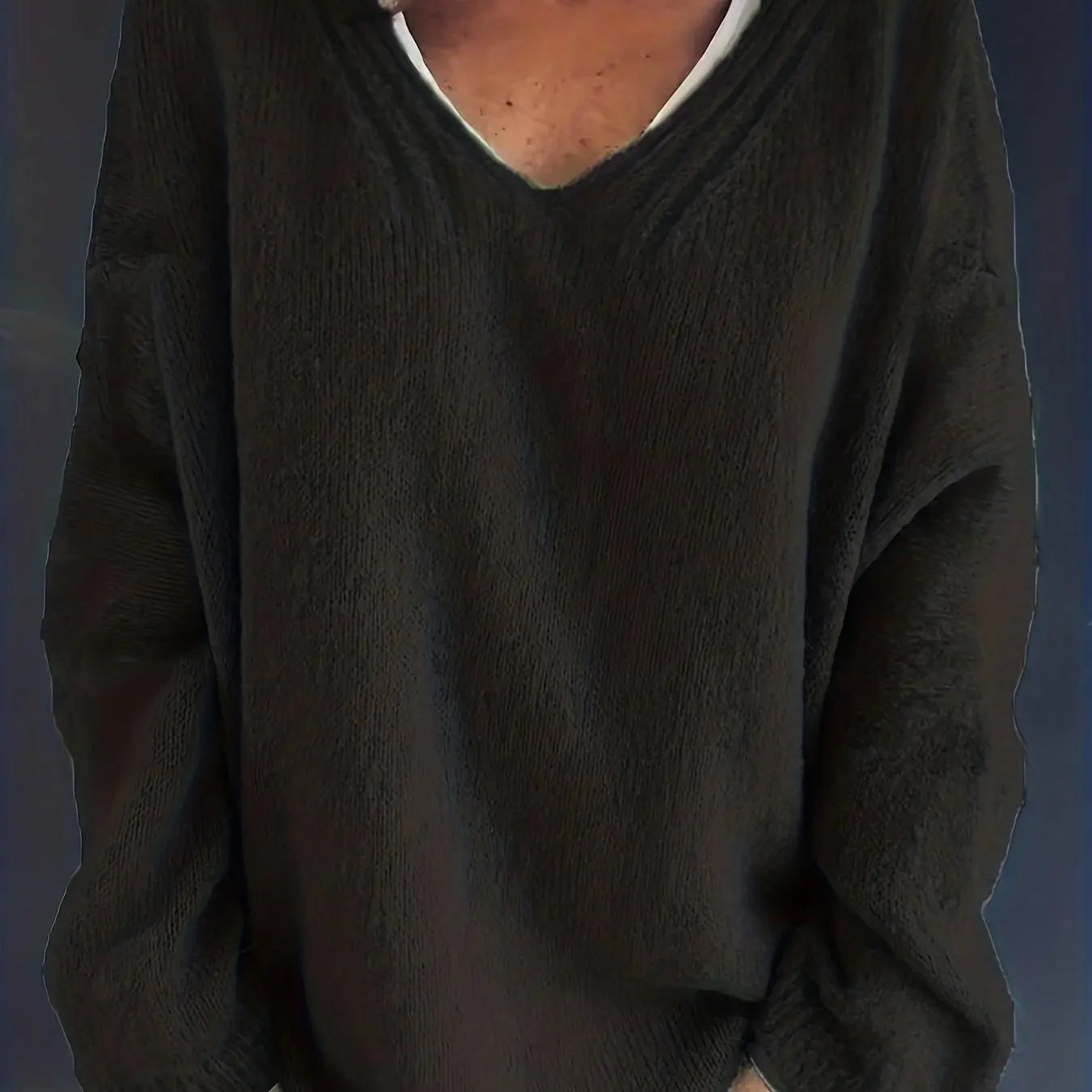 Damenpullover V-Ausschnitt, schwarz, Strick, lässig, bequem, modisch, Herbstmode.