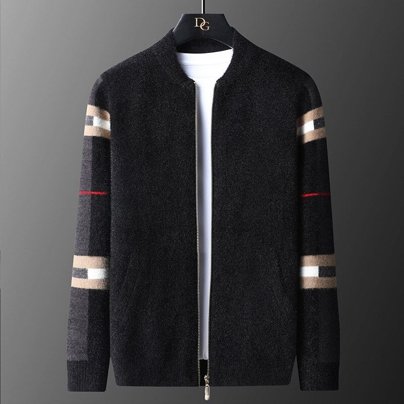 Dunkle Herren-Strickjacke mit Reißverschluss, gestreifte Ärmel, modisch, warm, elegant.