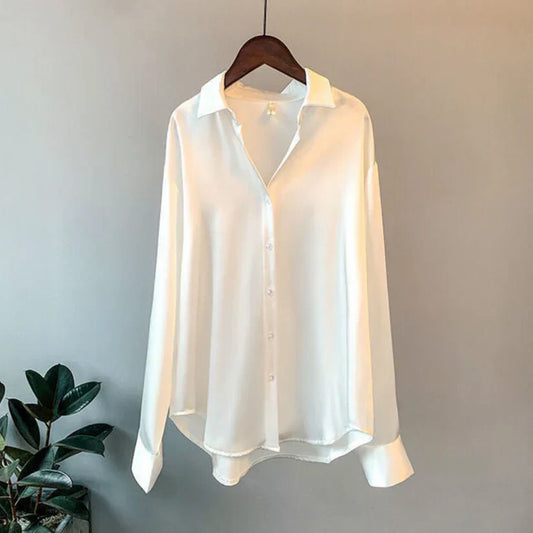 Stilfull satinblus för damer - Elina