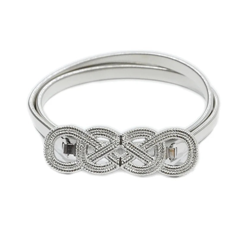 Silberner Armreif mit keltischem Knoten-Design, eleganter Schmuck, Edelstahl, Damenaccessoire.