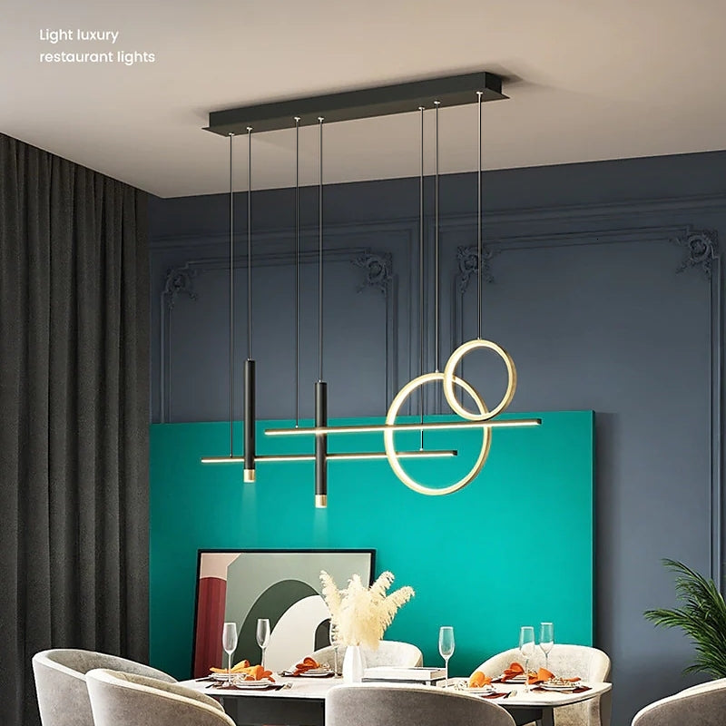 Moderne LED-Pendelleuchte, schwarz-gold, Esszimmer, minimalistisch, luxuriöses Design.