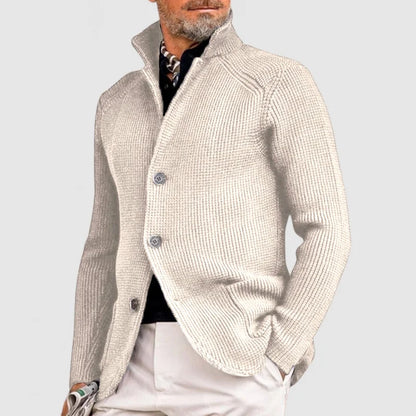 Herren Strickjacke beige, elegantes Design, Knopfleiste, Herbstmode, stilvoll und modern.
