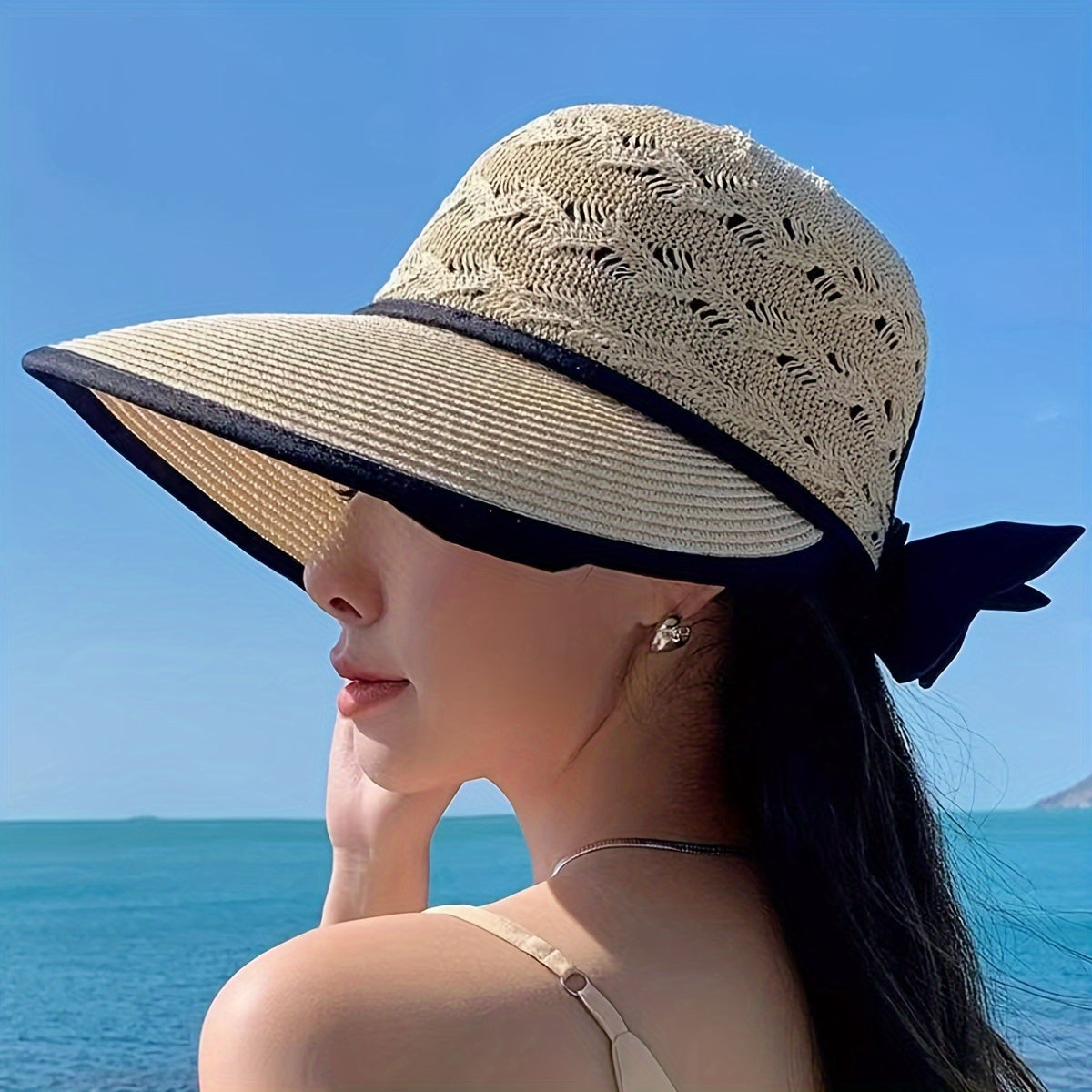 Flätad sommarhatt med sladdetalj – Norah
