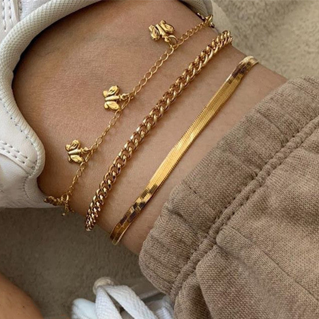 Goldene mehrschichtige Fußkettchen-Set, Schlangen- und Perlenketten, Damenmode, Schmuck.