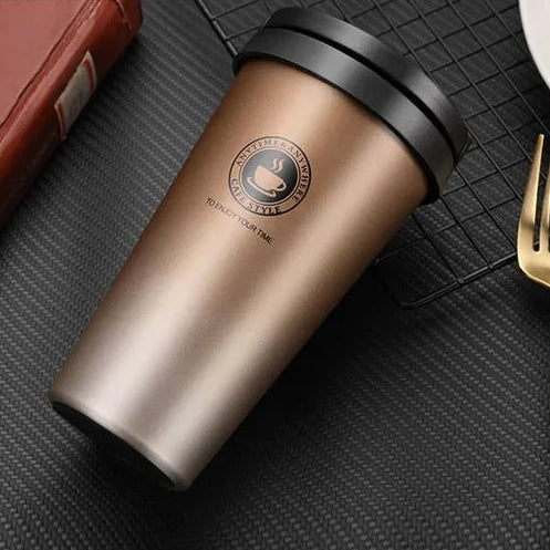 Doppelwandiger Thermobecher 500ml, Edelstahl, auslaufsicher, braun, für Kaffee und Tee.