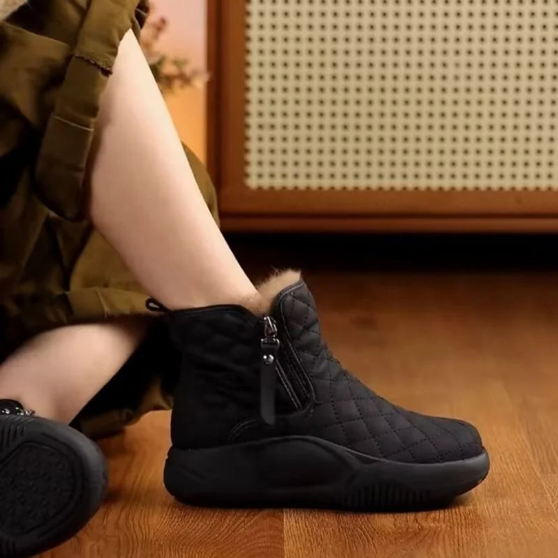 Schwarze Damen-Winterstiefel, gesteppt, mit Reißverschluss, warm gefüttert, rutschfeste Sohle.