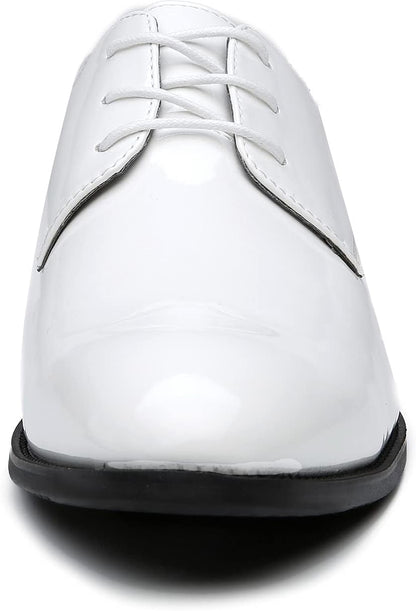 Weiße Lackleder-Herrenschuhe, Schnürschuhe, elegante Mode, formelle Anlässe, glänzend.