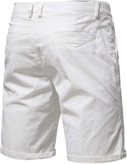 Baksidan av vita shorts med en bakficka, skärmlinningar, resår i midjan och uppvikta benslut. 8