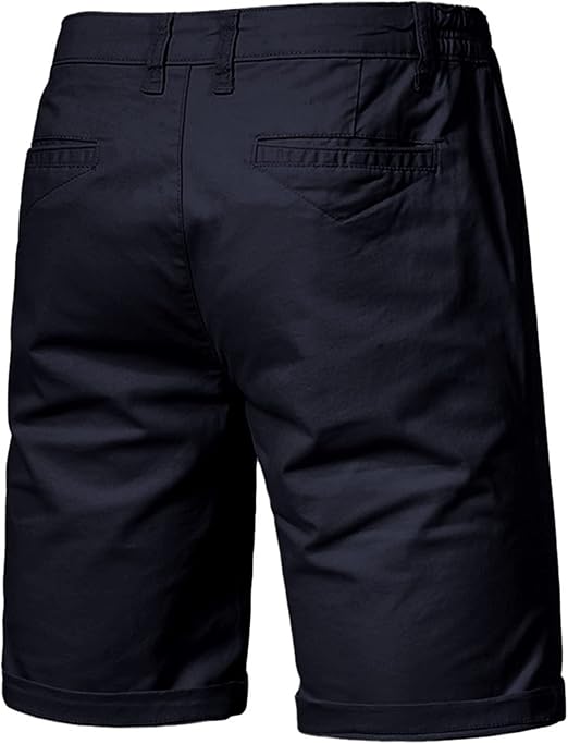Baksidan av mörka marinblå shorts med bakfickor, resår i midjan och uppvikta benslut. 7