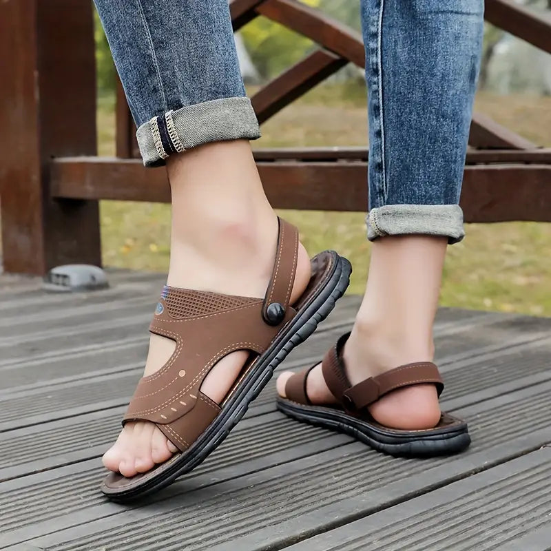 Stiliga herrsandaler med klackremmar – Strider