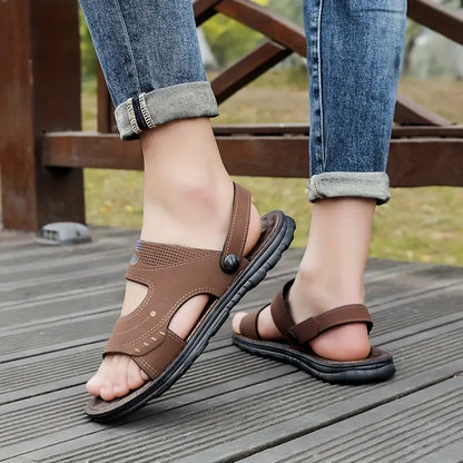 Stiliga herrsandaler med klackremmar – Strider