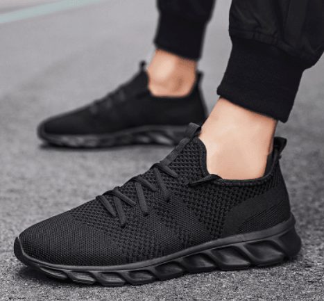 Schwarze Herren-Sneaker, atmungsaktiv, rutschfest, ideal für Sport und Freizeit.