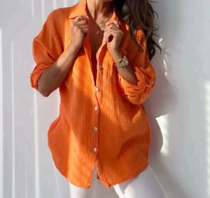 Orangefarbene Damenbluse aus Baumwolle, lässig, geknöpft, ideal für Sommermode.