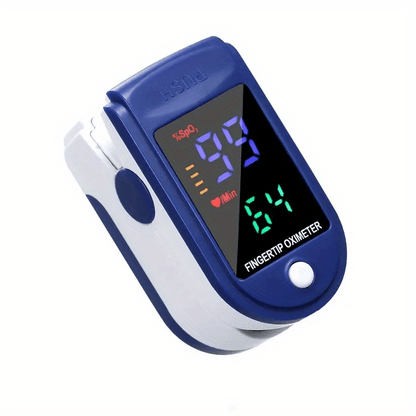 Blau-weißer Fingerpulsoximeter, digitales Display, misst Sauerstoffsättigung und Pulsfrequenz.