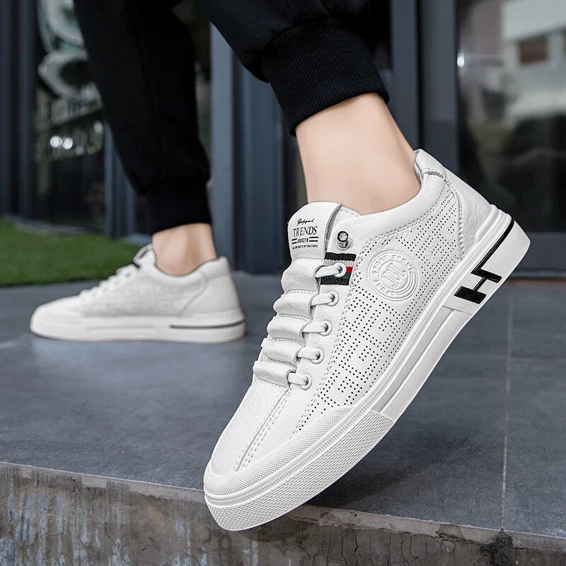 Herresneakers i perforerat läder med lätt konstruktion – Ethan