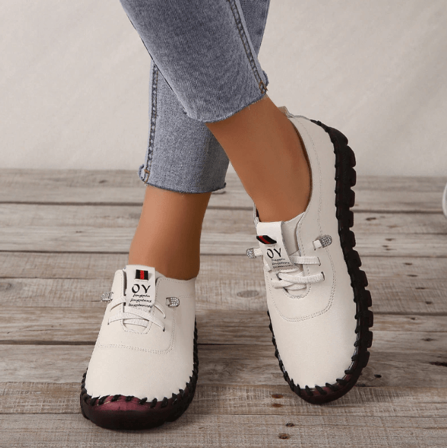 Damen-Sneaker weiß, rutschfeste Sohle, lässig, bequem, modisch, für Alltag und Freizeit.