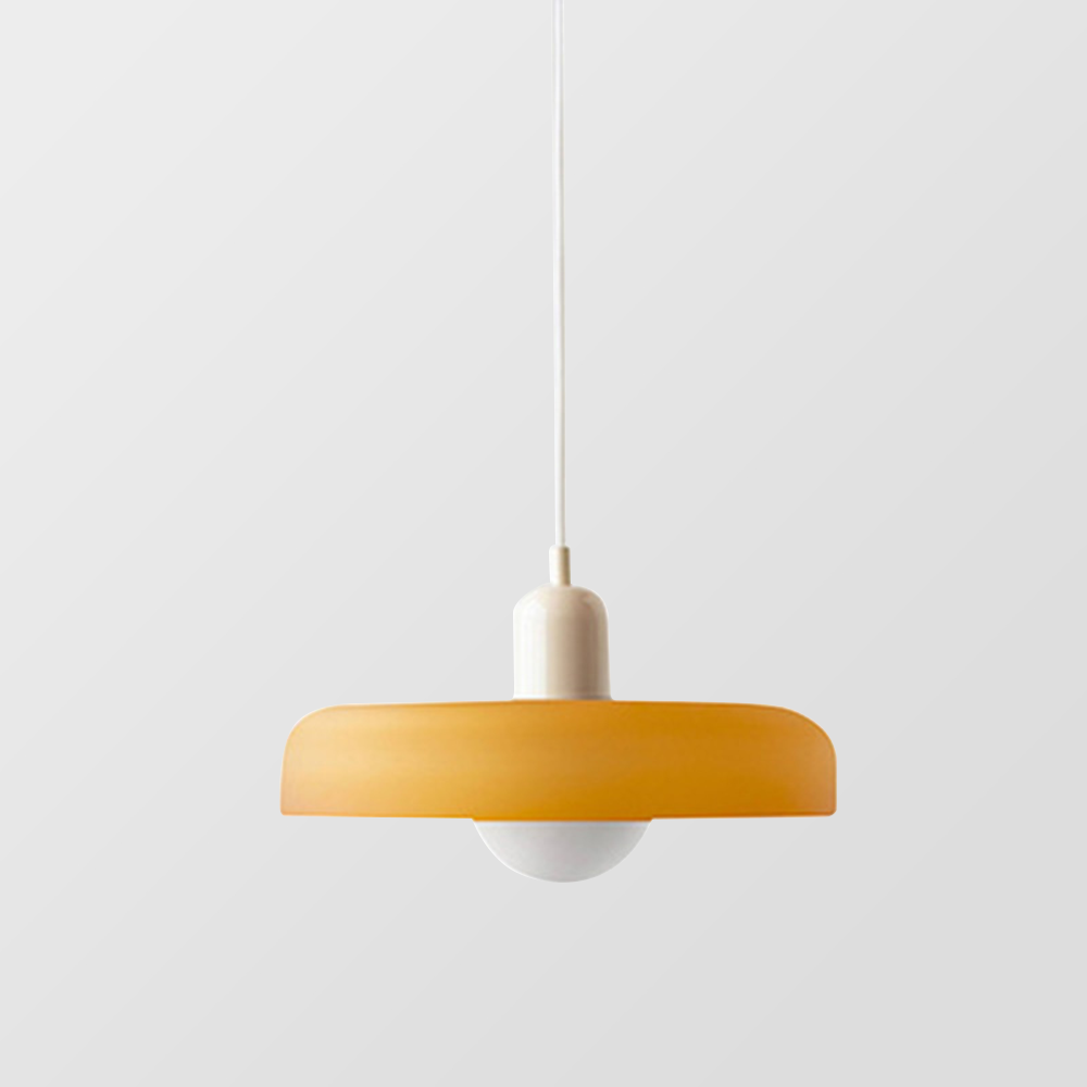 Orange Hängelampe, modernes Design, minimalistisch, Wohnzimmerbeleuchtung, skandinavischer Stil.
