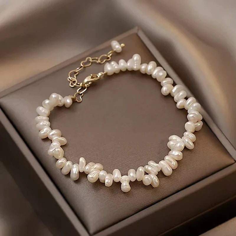 Perlenarmband aus Süßwasserperlen, weiß, elegant, Damen-Schmuck, Geschenk, verstellbar.