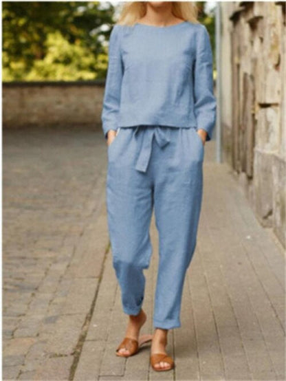 Tvådelat damhöstoutfit med rundhalsad t-shirt och byxor med resårband – Nia