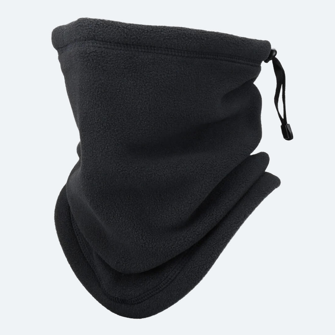 Schwarzer Fleece-Nackenwärmer mit Kordelzug, ideal für Outdoor-Aktivitäten im Winter.