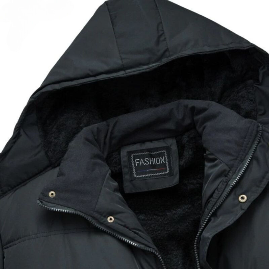 Schwarze Winterjacke mit Kapuze, Fleece-Innenfutter, Reißverschluss, Herrenmode, warm, stylisch.
