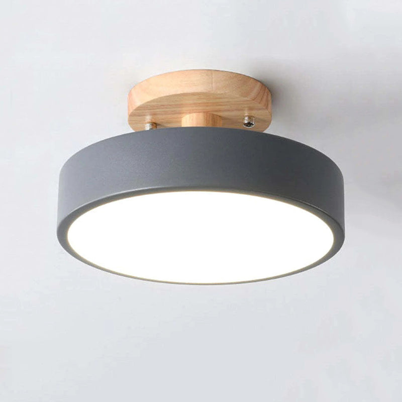 Moderne Deckenleuchte, rund, grau, Holzdetails, LED, energiesparend, für Wohnzimmer.
