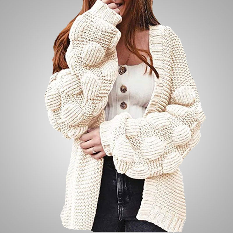 Damen Strickjacke, cremefarben, grob gestrickt, Knopfleiste, modisch, gemütlich, Herbstmode.