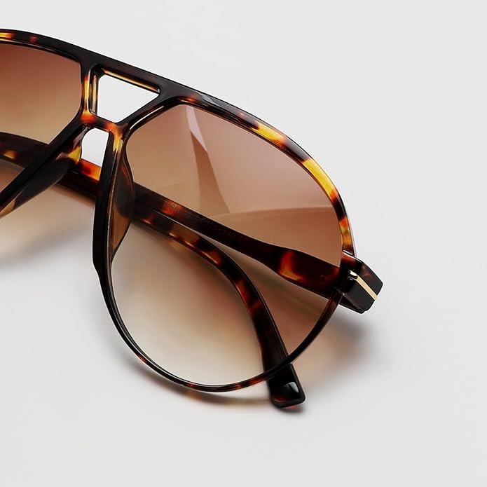 Sonnenbrille mit braunem Schildpattmuster, UV-Schutz, modisches Accessoire, Unisex.