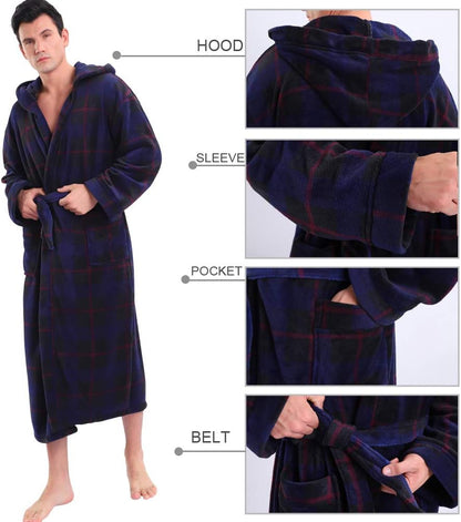 Dunkelblauer Herren-Bademantel mit Kapuze, Taschen und Gürtel, kariertes Muster, Fleece.