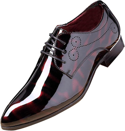 Schwarzer Lackleder-Herrenschuh, eleganter Oxford-Stil, glänzend, formell, Hochzeit.