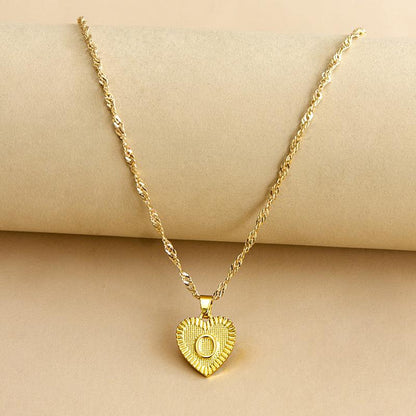 Goldene Herz-Halskette mit Buchstabenanhänger, gedrehte Kette, eleganter Schmuck für Damen.