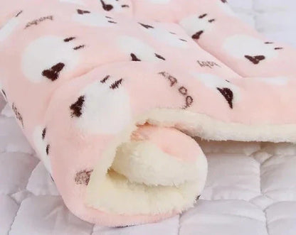 Rosa Babydecke mit Bärenmuster, weiches Fleece, kuschelig, für Neugeborene.