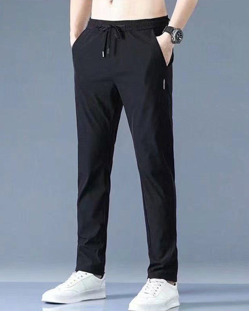 Schwarze Herren Jogginghose, elastischer Bund, Taschen, sportlich, bequem, Freizeitmode.