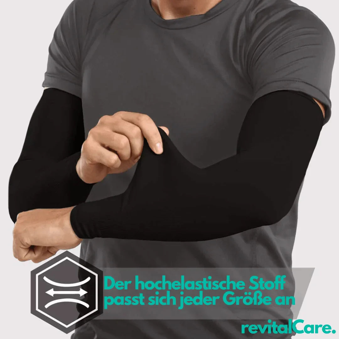 Mann mit schwarzen Kompressionsärmeln, hochelastisch, ideal für Sport und Fitness.