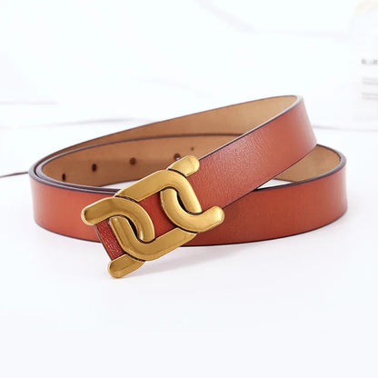 Brauner Ledergürtel mit goldener Schnalle, modisches Accessoire, Damenmode, elegant.